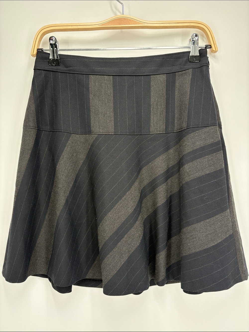 ๐ Banana Republic fit and flare pinstripe blue and Gray Skirt